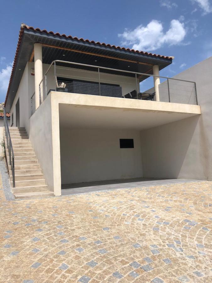 Locrizen Villa