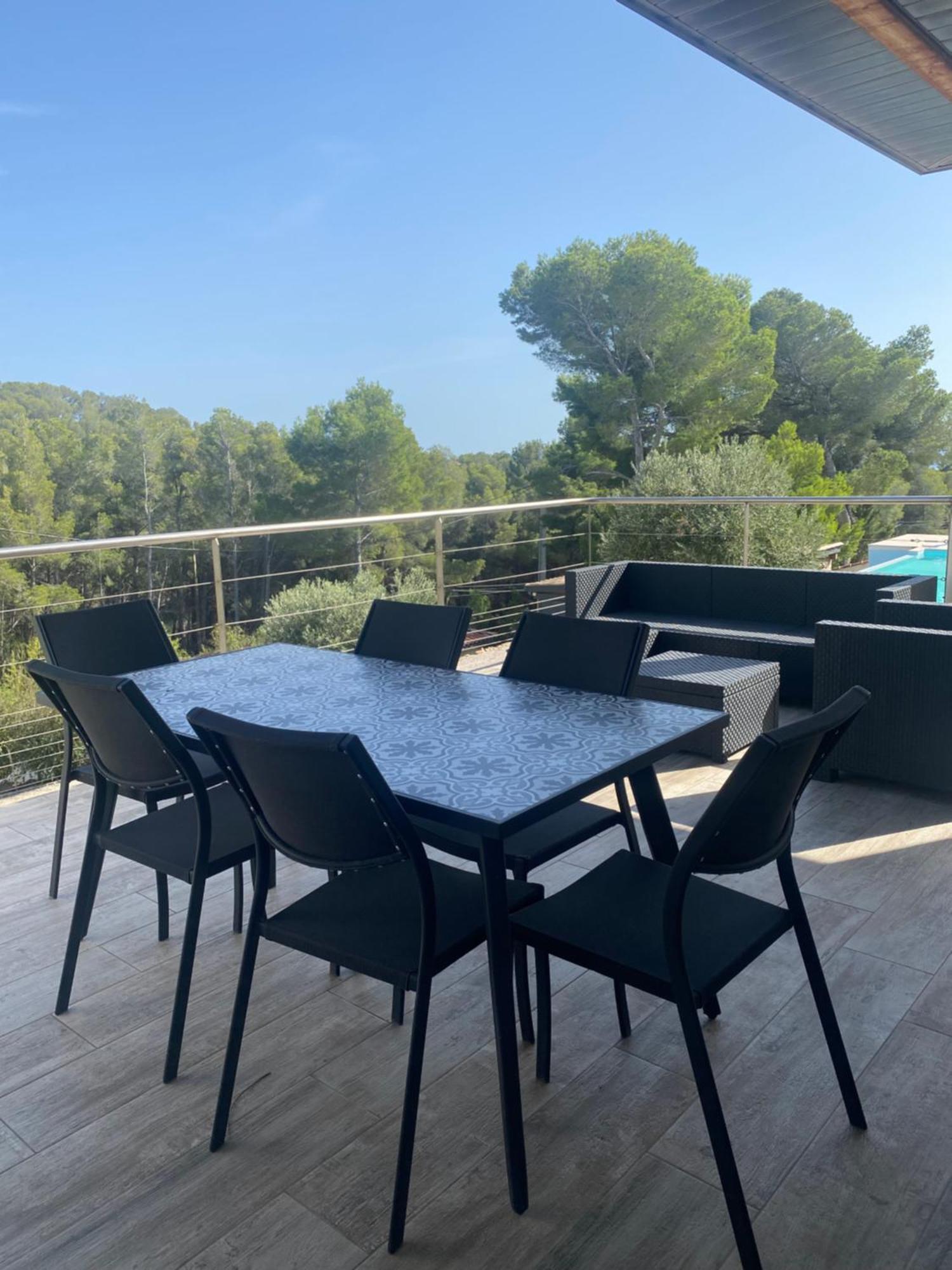Locrizen Villa *